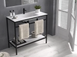 Meuble vasque avec une structure en métal noir lui conférant un style industriel. Le plan vasque blanc apporte une touche contemporaine. Ce meuble de salle de bain est à la fois pratique et esthétique, et s'intègre dans tous les types d'intérieurs.